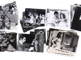 plusieurs photos en noir et blanc d'une femme et d'un homme sur un lit
