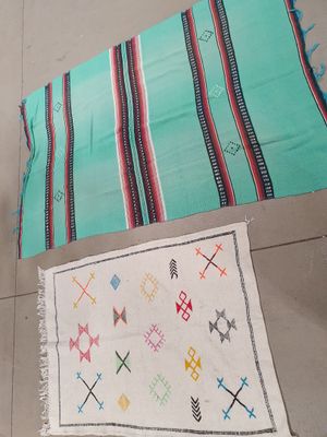 Tissage tunisien à fond vert à decor de bandes à motifs géom…