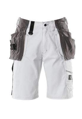 un gros plan sur un short blanc muni de poches