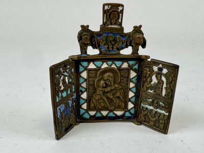 RUSSIE, fin XIXe. Triptyque en bronze doré à décor émaillé d… - Photo 1