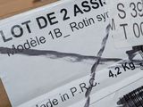 a sign that says lot de 2 assr on the side of a box