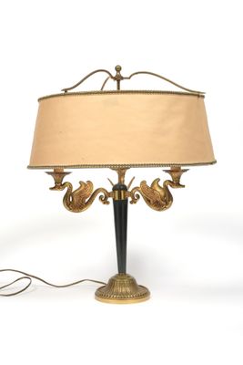 LAMPE DE BUREAU De style Empire à trois cygnes formant bras …