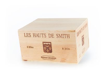 La boîte en bois porte une étiquette sur laquelle est inscrit « Les Hauts de Smith ».
