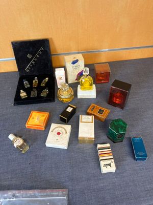 a lot of small items that are on the table