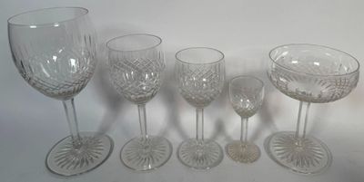 Saint-Louis modèle Vendôme. Service de verres 80 pièces env.