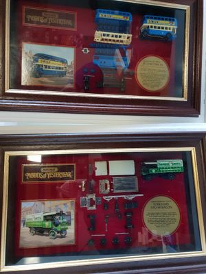 MATCHBOX, Models of Yesteryear, 2 cabinets d'exposition en b…