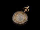 Montre de poche avec chiffres romains et chiffres romains sur le cadran