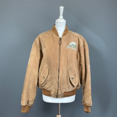 CHEVIGNON. Veste bomber en cuir suédé couleur beige Camel, a…