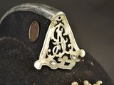a close up of a hat with a broochet on it
