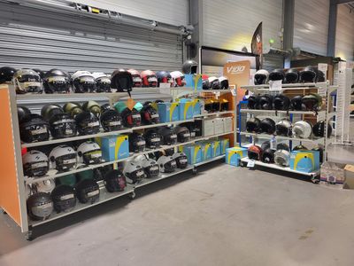 EXT - Environ 130 casques jets neufs NEXX, AIROH,L52,SCORPIO…