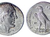 a close up of a coin with a bird on it