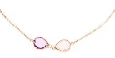 un collier composé de deux pierres roses et violettes montées sur une chaîne en or