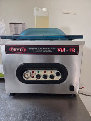 an image of a machine that is sitting on a table