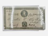 une photo d'un billet d'un dollar dans un sac en plastique