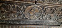 2 coffres XVIIIe siècle, un à décor sculpté et médaillon, l'… (photo 2)