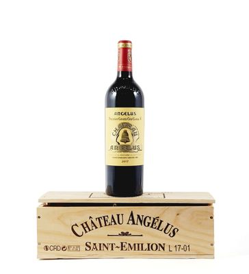 une image représentant une bouteille de vin posée sur une caisse en bois