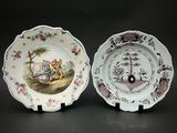 deux assiettes avec une peinture représentant un homme et une femme