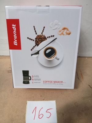 emballage d'une cafetière, avec une boîte de café à côté