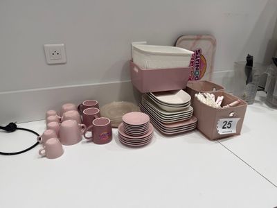 Lot comprenant : - 58 Verres env. - Photo 1