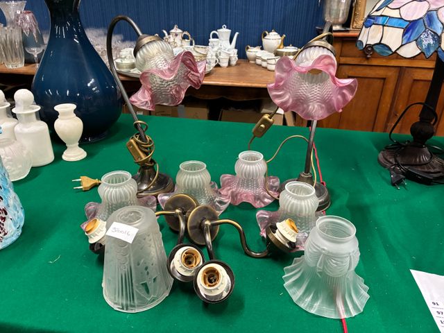 Paire de lampes de table modernes et deux appliques en métal, ver