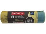 un gros plan d'un rouleau de tissu sur fond blanc