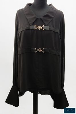 un chemisier noir orné d'un nœud papillon sur un mannequin, un mannequin, un mannequin, un mannequin, un mannequin, un mannequin, un mannequin, un mannequin, un mannequin, un mannequin, un mannequin, un mannequin, un mannequin, un mannequin, un mannequin, un mannequin, un mannequin, un mannequin, un mannequin, un mannequin, un mannequin, un mannequin, un mannequin, un mannequin, un mannequin, un mannequin, un mannequin, un mannequin, un mannequin, un mannequin, un mannequin, un mannequin, un