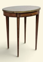 Table de milieu de section ovale, en bois de rose et bois de…