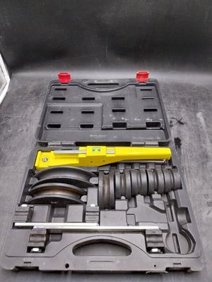 une boîte à outils à l'arrière d'un camion