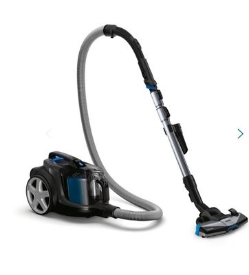 gros plan d'un aspirateur et d'une balayeuse sur fond blanc