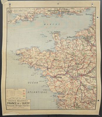 une vieille carte de la France indiquant les routes et les villes du pays