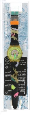 une photo d'une montre dans un étui en plastique