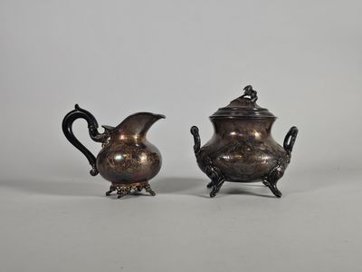 Pot à lait, le manche en bois et pot à sucre en argent gravé d'agrafes - Photo 1