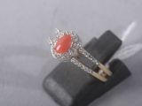 bague en argent sterling sertie d'un corail et de diamants