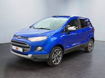 Une Ford Eco-Pace bleue est garée dans une grande pièce