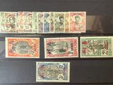 plusieurs types de timbres exposés dans un écrin noir