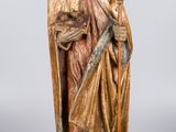une image représentant une statue en bois d'un homme tenant une croix