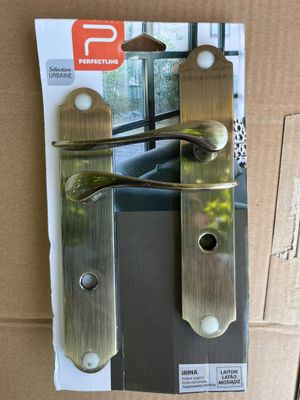 une image représentant une boîte munie de deux loquets