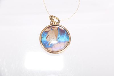 gros plan d'un collier sur un mannequin mannequin mannequin mannequin mannequin mannequin mannequin mannequin mannequin