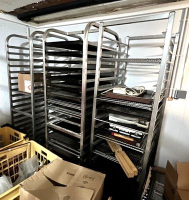 4 échelles inox ( H=178 cm) avec grilles et plaques on joint…