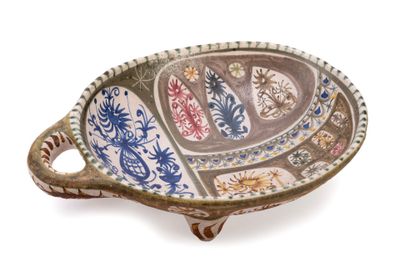 an image of a decorative bowl on a stand