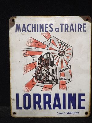 un panneau indiquant « Machines et trains de Lorraine »