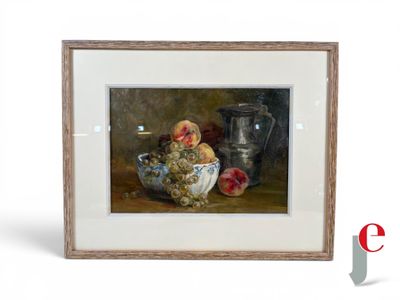 tableau représentant un bol de fruits et un pichet posés sur une table