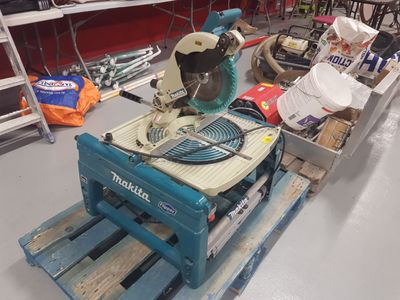 a picture of a table with a circular saw on top of it