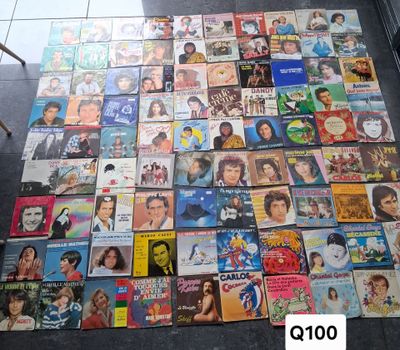 lot de 100 vinyle 45 tours (vendu en état)