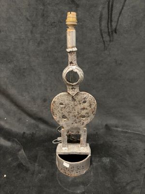 Lampe à poser en métal soudé