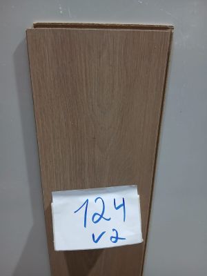 une affiche sur la porte des toilettes indiquant de ne pas utiliser les toilettes