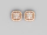 une paire de boucles d'oreilles en diamant et en or rose