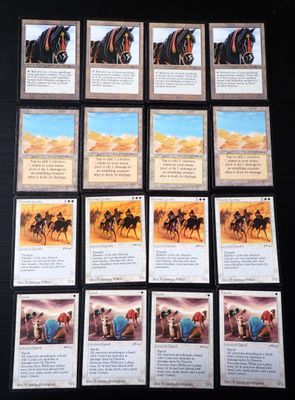 un jeu de cartes sur lesquelles figurent des images de chevaux et de personnes
