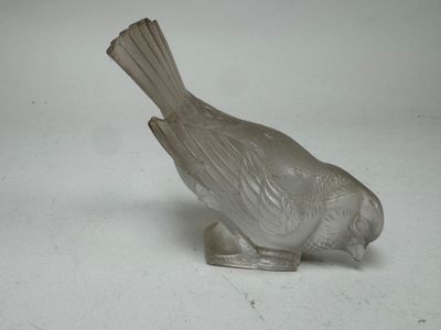 R. LALIQUE France. Petit sujet oiseau en verre moulé, pressé… - Photo 1