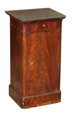 une armoire en bois avec un plateau en marbre sur fond blanc